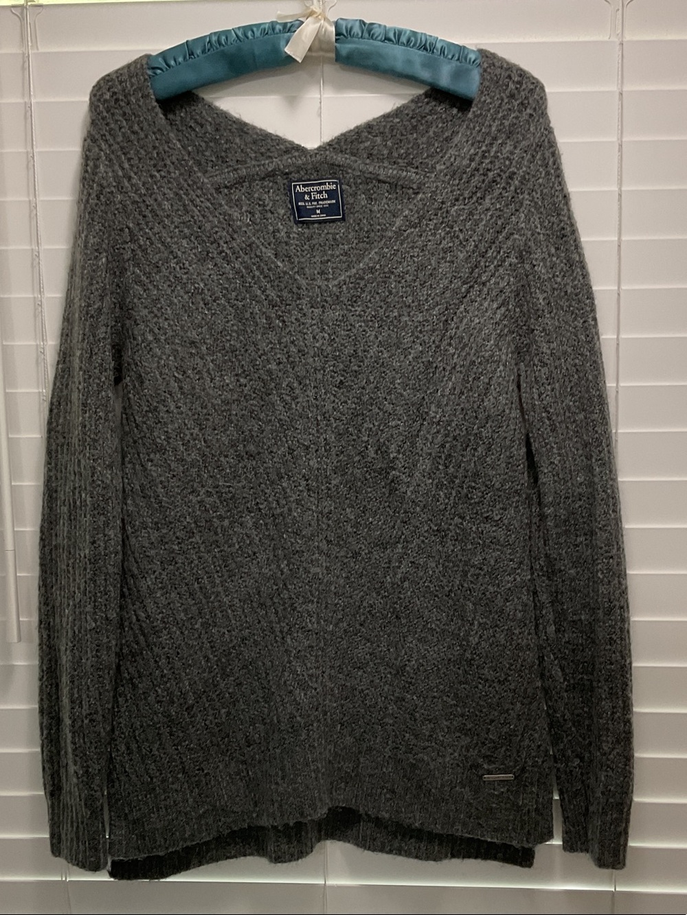 Abercrombie & Fitch Women's Gray V-Neck Knit Sweater